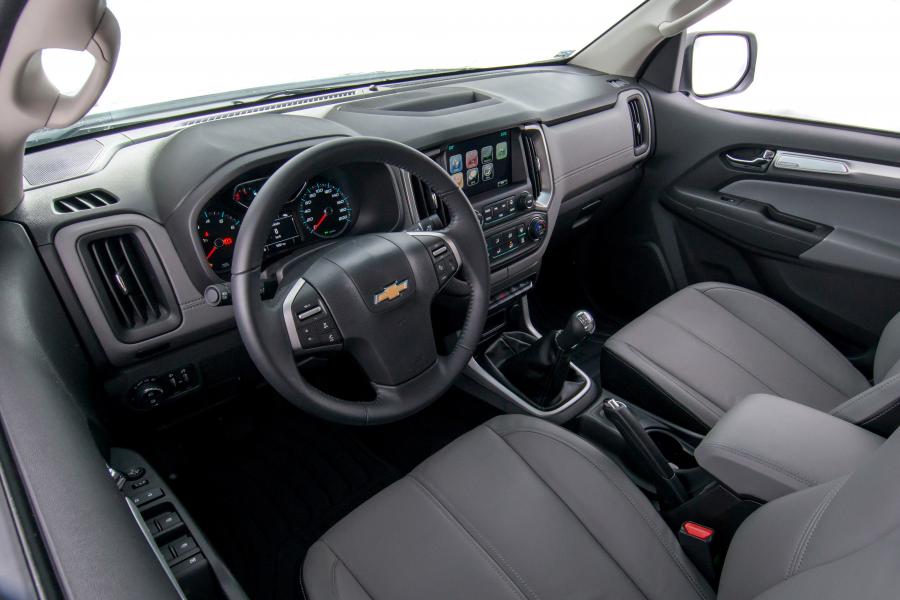 Интерьер Chevrolet S10 Double Cab 2016 года  (фото 4 из 32)
